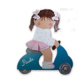 silueta de madera infantil niña vespa azul