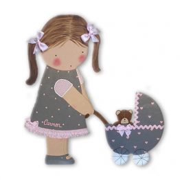 silueta de madera infantil niña con carrito con coletas y osito