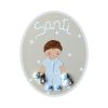 Placa de madera con la silueta de un niño en pijama