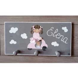 Perchero Infantil de Pared Personalizado con Nombre para Bebés - Hecho a Mano para Niña en Vespa
