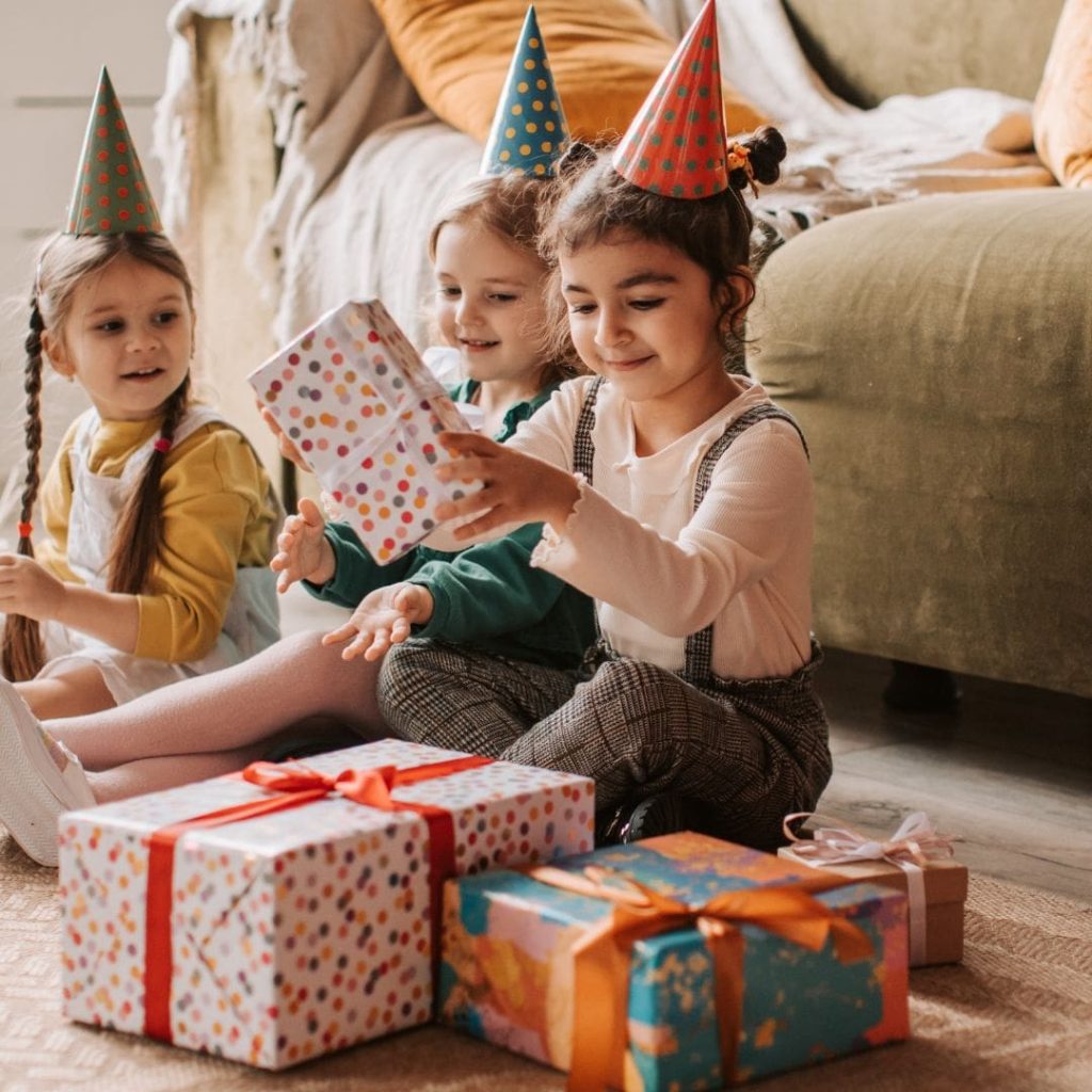 Decoración infantil creativa para cumpleaños.